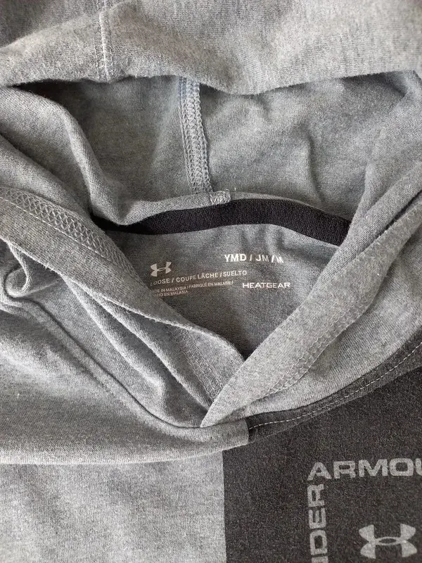 Under Armour Longsleeve Hoodie Gr 140/146 Junge, Rückenprintgrau, Langarm Shirt, Herbst, Frühling