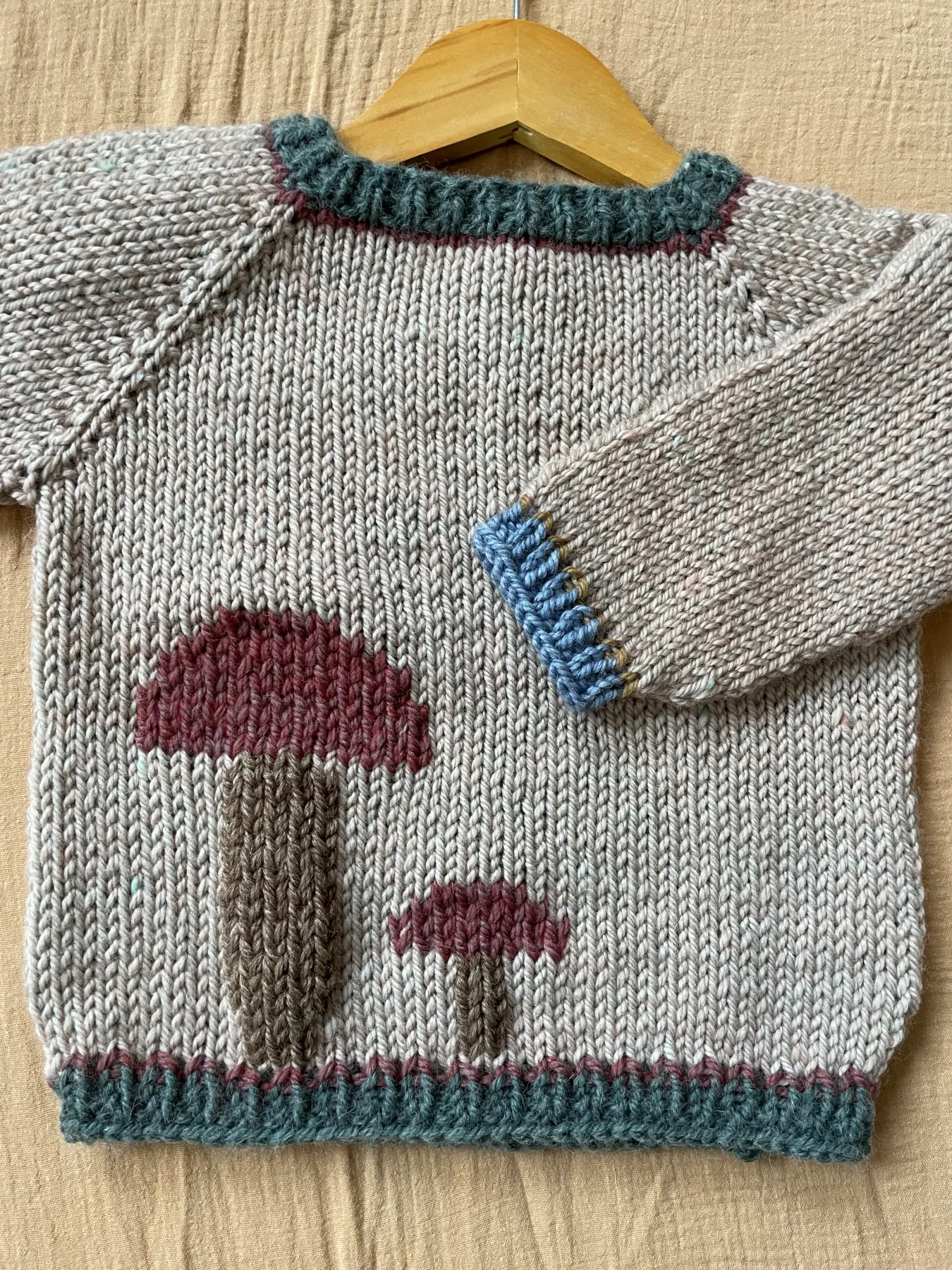 Gestrickter Pullover aus Wolle 92/98 Montessori Pilze