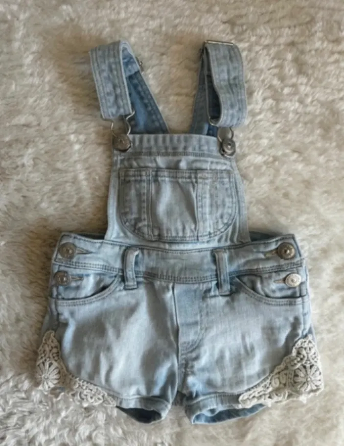 Jeans Denim Mädchen 92 1. Hand Latzhose Kurz Rüschen