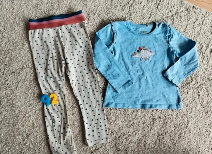 Esprit Set Pullover mit Leggings Dinosaurier Größe 92 18-24M gepunktet
