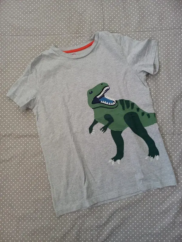 Mini Boden Shirt Gr 140/146/152, Junge, Dinosaurier Applikation, grau, Kurzarm, Sommer