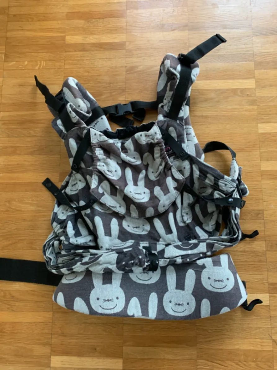 Emeibaby ergonomisch, Tragetuchstoff, Weiße Hasen, Babysize mit Schnallen, OVP, Trage, Fullbuckle