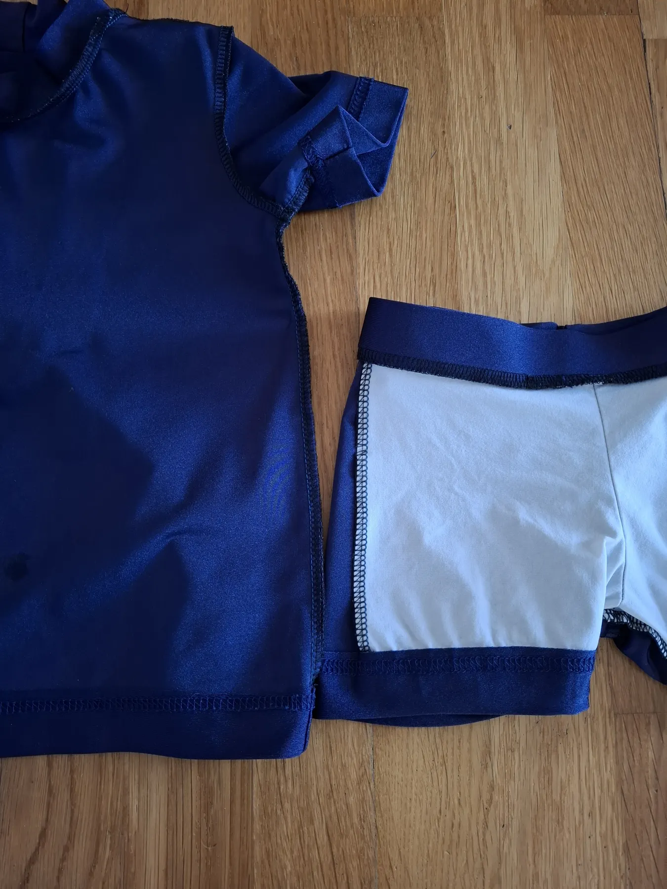 Set: Badehose & UV-Shirt 110 handmade Unikat Otter blau