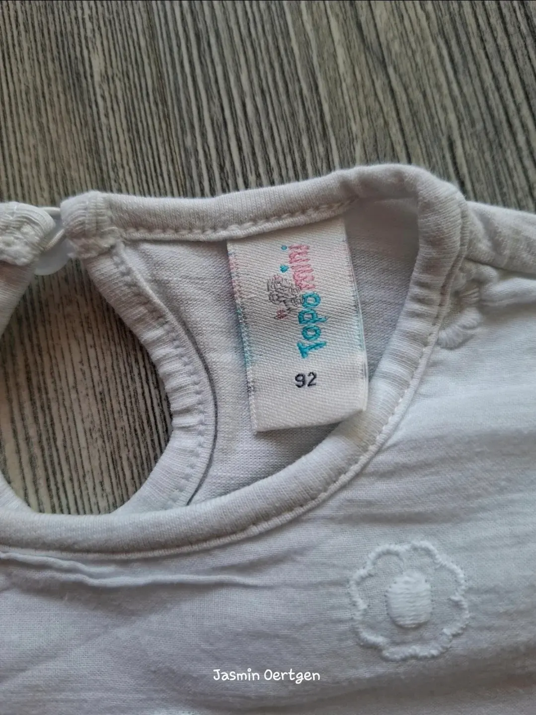 Weißes Langarmshirt mit Lochstickerei | Topomini | Gr. 92