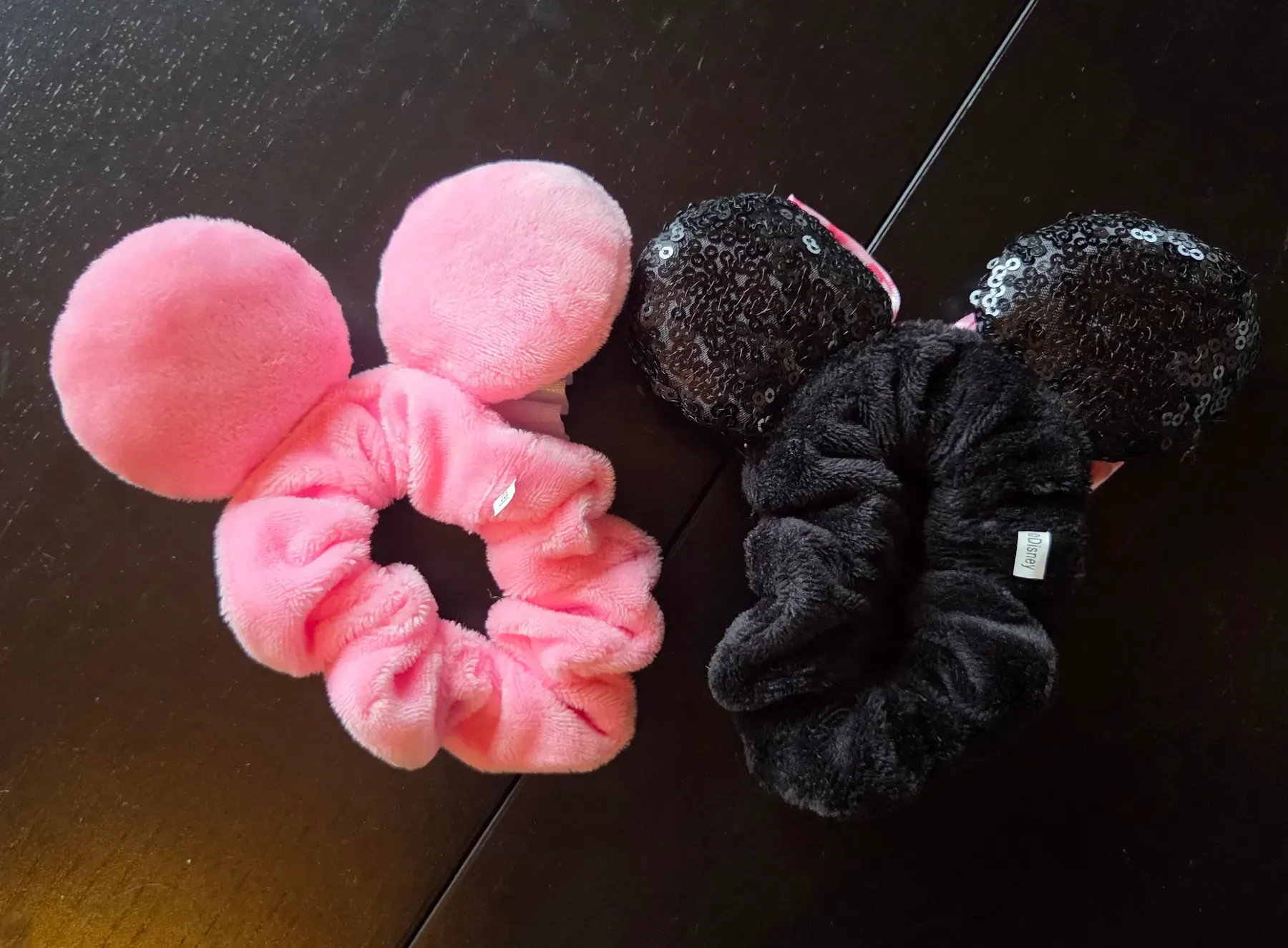 Süßes Set: 2 Disney Minnie Mouse Scrunchies / Haargummis