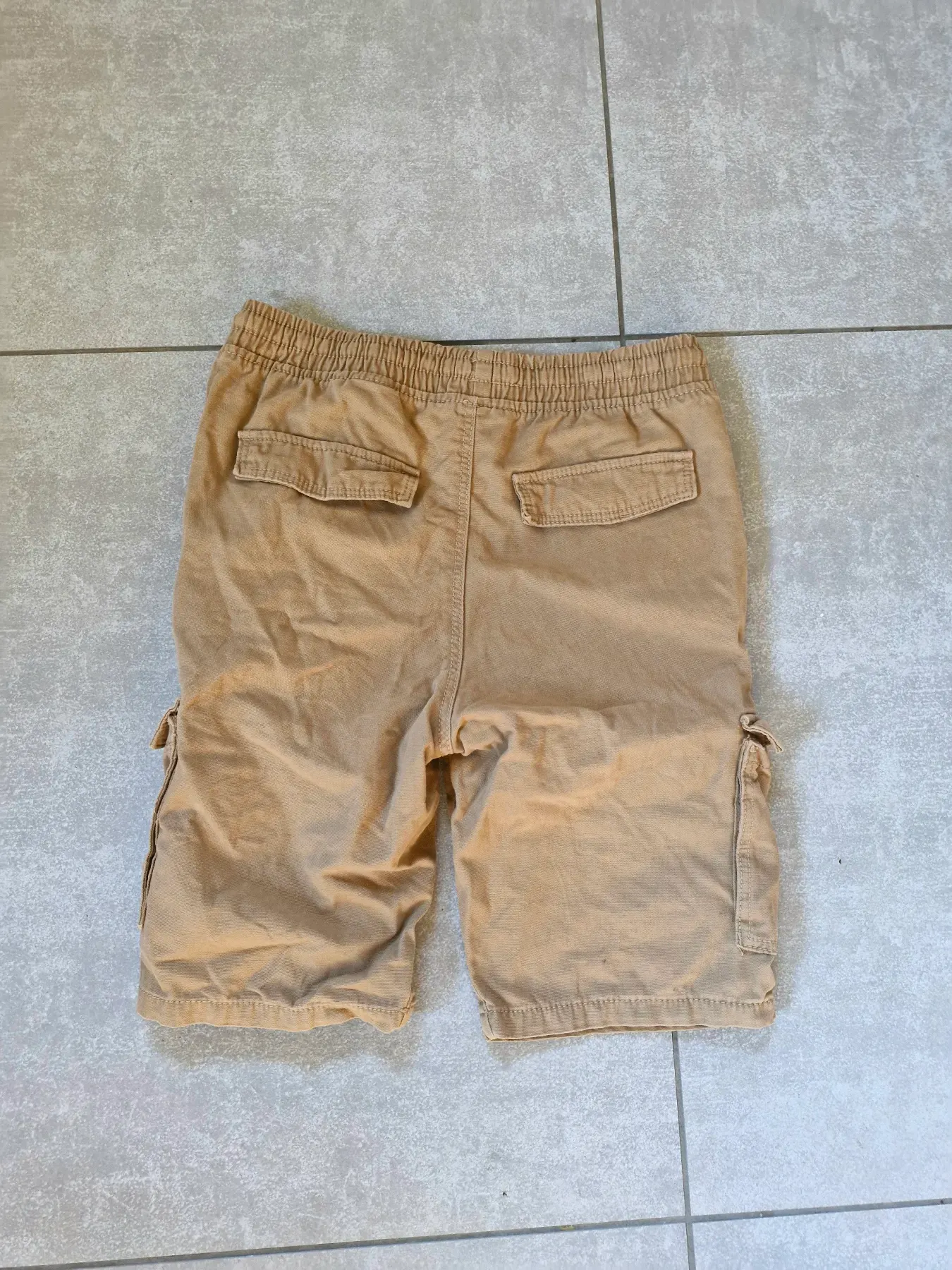 H&M sandfarbene Cargoshorts 146