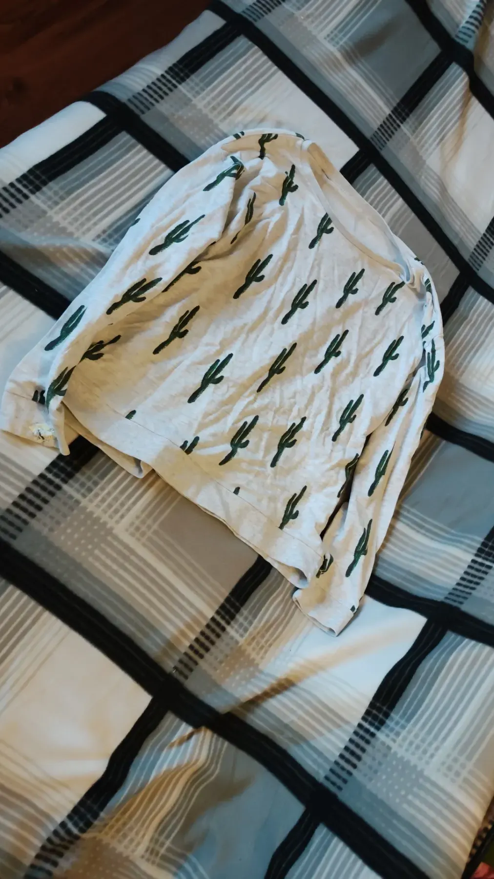 schönes Langarmshirt zu verkaufen