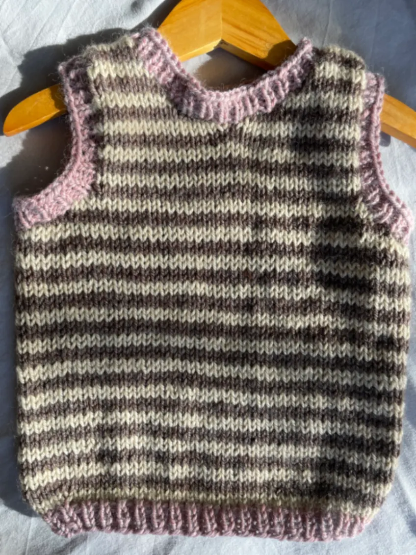 Handmade gestrickte Weste/ Pullunder aus Wolle /handmade /montessori