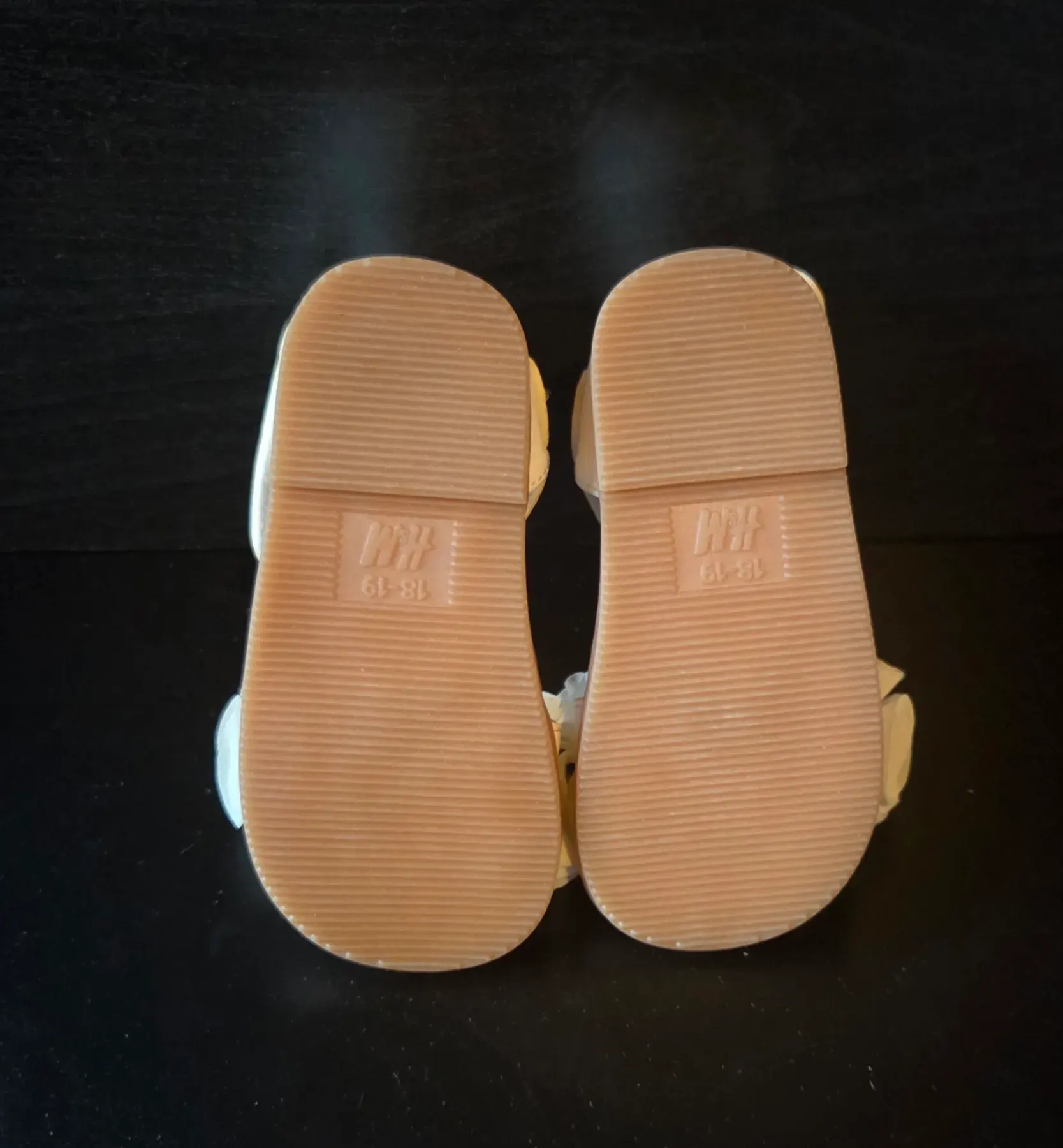 H&M Sandalen mit Blumen-Applikation – Gr. 18/19