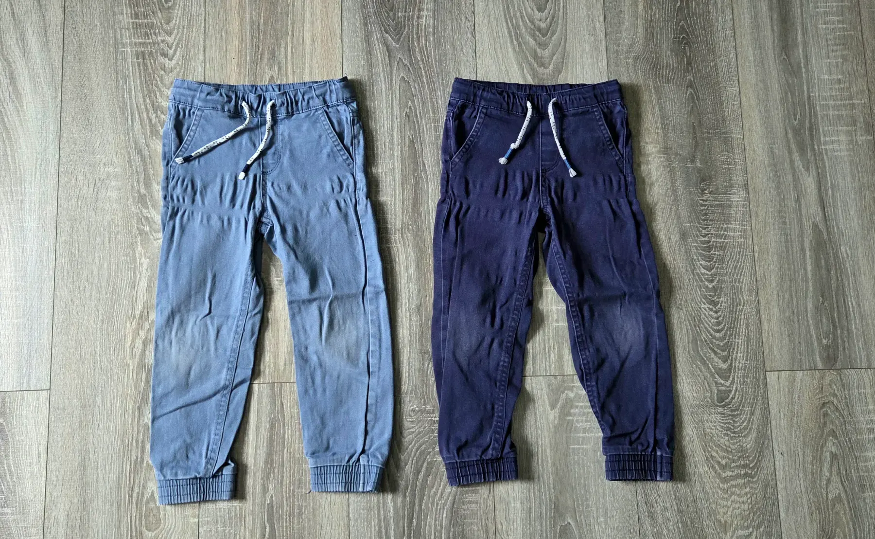 Set 2 Hosen/ dünne Jeans mit Kordelzug Gr. 104